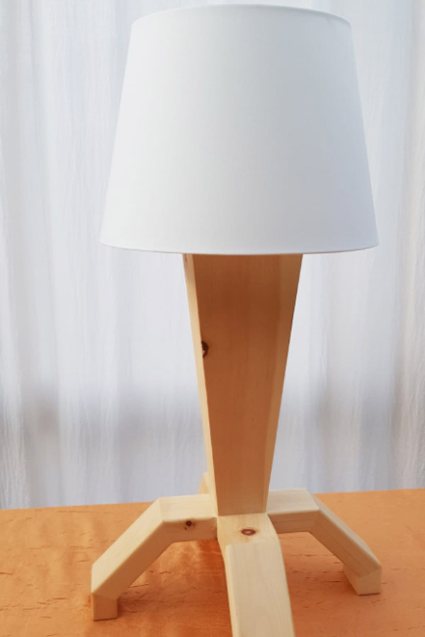 Stehlampe aus Holz 3Sixt Holzbau